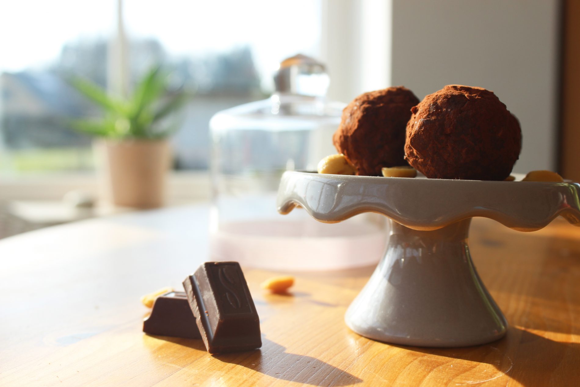 Happy Snacking: Erdnuss-Schoko-Kugeln - küchenkränzchen Happy Snacking: Erdnuss-Schoko-Kugeln - küchenkränzchen