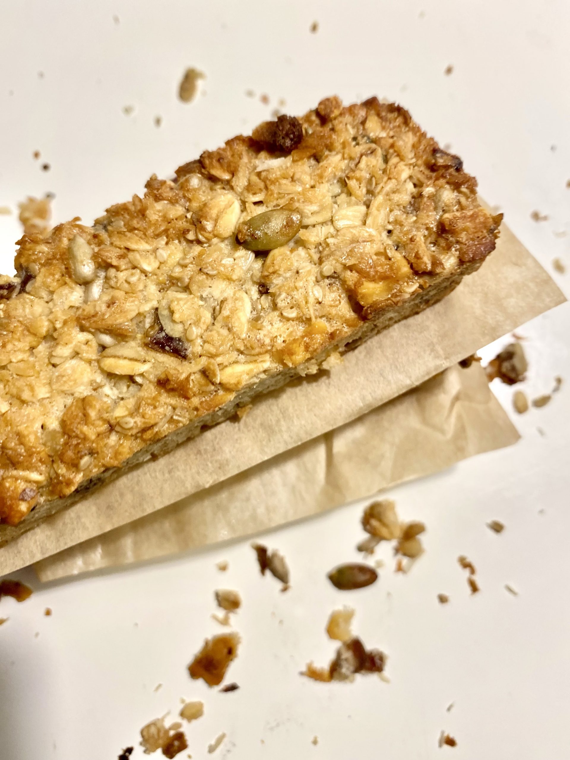 Selbstgemachte Müsliriegel – Knusprige Kokos-Dattel-Riegel